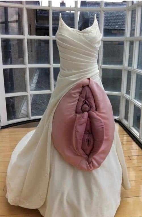 Gaun pengantin aneh berbentuk vagina